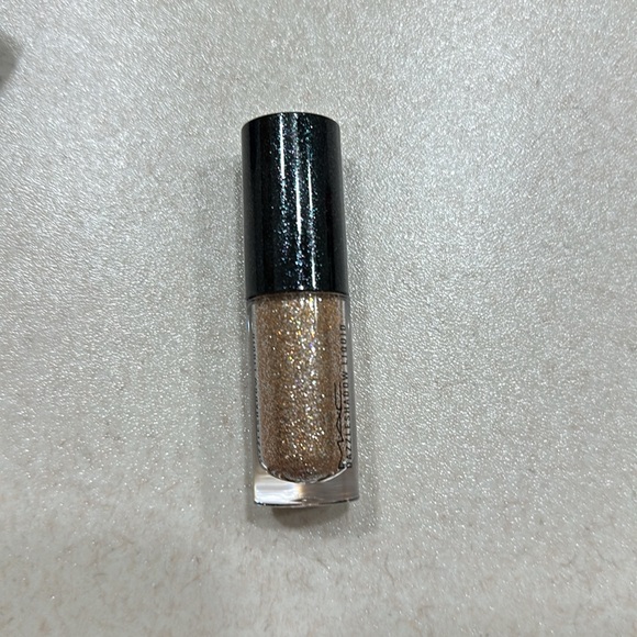 Mac Dazzleshadow Liquid Eyeshadow- New in box - Picture 3 of 3